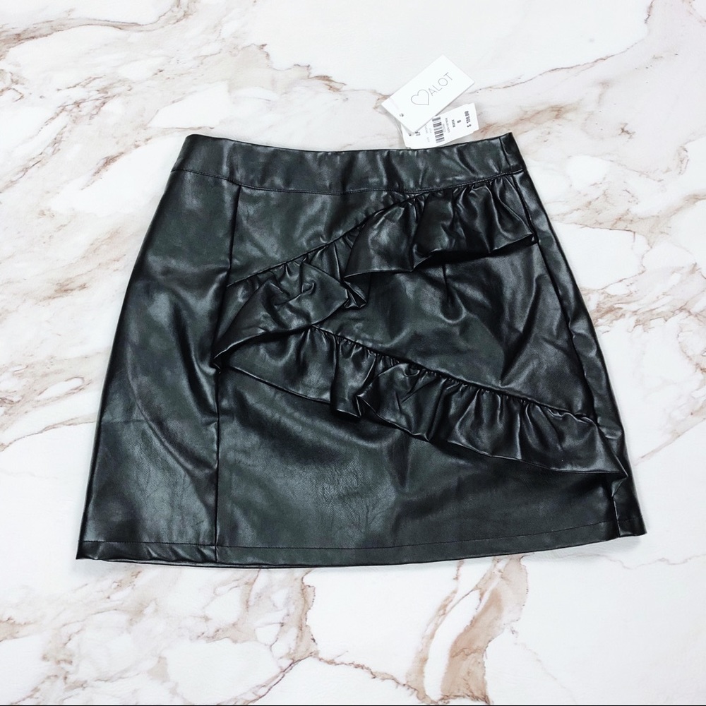 LF Ruffle Assy Side Pleather Skirt